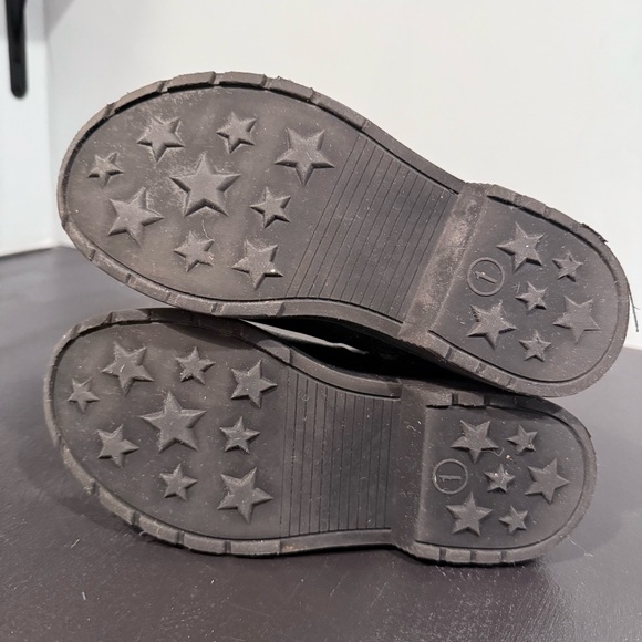 Girls Cat&Jack Black Zip Lug Sole Chelsea Ankle Boots size 1 - Picture 8 of 8